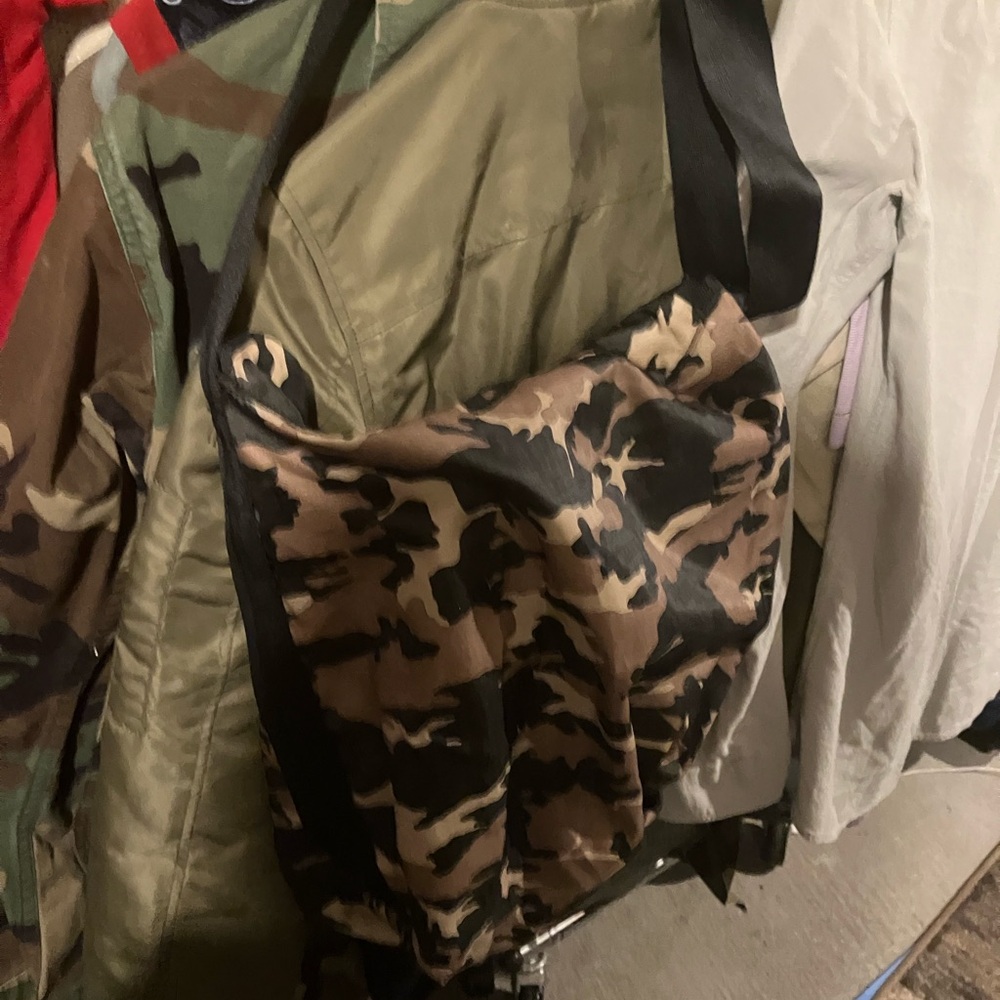 LeSportSac designer brand camo expandable cross body shoulder bag courier purse - Picture 12 of 13